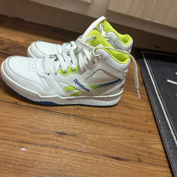 Reebok Kids Sneakers in White and Neon Yellow - Picture 4 of 5